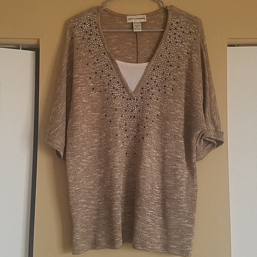 Casual work blouse! Close to new and comfortable!